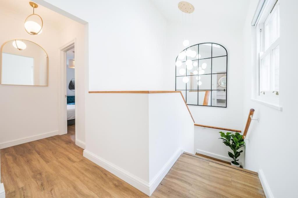 House 10 Mins To Tower Bridge Hot Tub & Parking Villa London Bagian luar foto